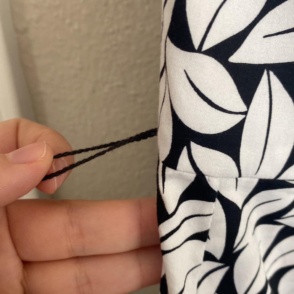 White House Black Market - Size 4 Black & White Floral strapless cocktail dress - Picture 5 of 5